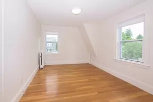 24 Oak St, Marblehead, MA 01945 - Photo 8