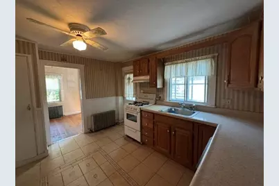 203 Willow St, Stoughton, MA 02072 - Photo 8
