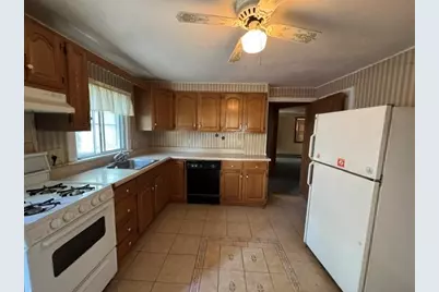 203 Willow St, Stoughton, MA 02072 - Photo 10