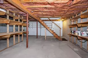 48 Cannington St, Lowell, MA 01854 - Photo 32