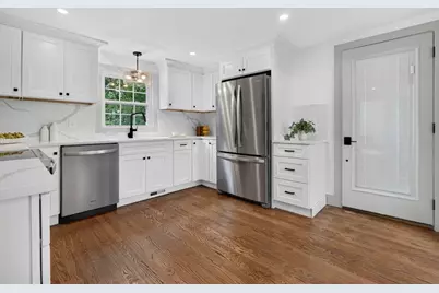 8 Bartlett St, Peabody, MA 01960 - Photo 8