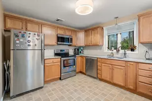 6 Deerfield Ct, Grafton, MA 01519 - Photo 4