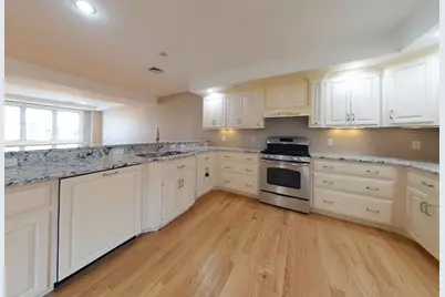 109 Farwell St #109, Newton, MA 02460 - Photo 4