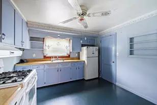 23 Steuben St, Springfield, MA 01151 - Photo 6