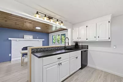 63 Spruce St, Westfield, MA 01085 - Photo 6