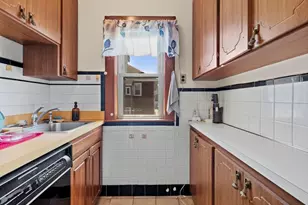 16 Newbern Ave, Medford, MA 02155 - Photo 8