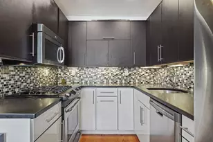 104 D St, Boston, MA 02127 - Photo 2