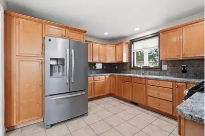 87 Crescent St, Lowell, MA 01851 - Photo 14