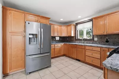 87 Crescent St, Lowell, MA 01851 - Photo 14