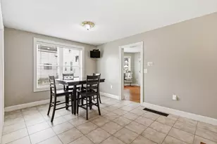 87 Crescent St, Lowell, MA 01851 - Photo 12