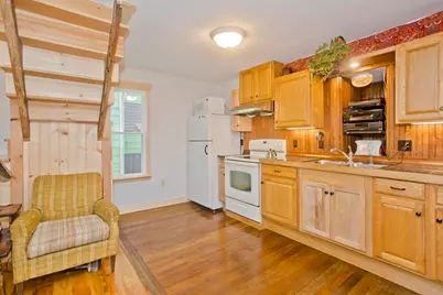 34 Washington St, Greenfield, MA 01301 - Photo 6
