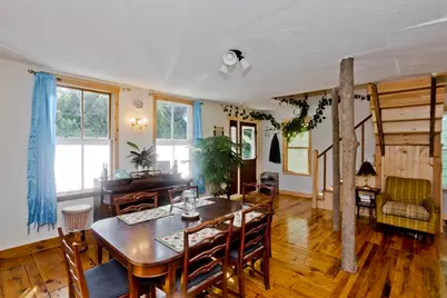 34 Washington St, Greenfield, MA 01301 - Photo 4