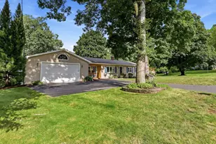 8 Linwood Dr, Wilbraham, MA 01095 - Photo 2