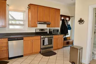 13 Howe St, Somerville, MA 02145 - Photo 4