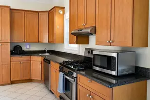 13 Howe St, Somerville, MA 02145 - Photo 6