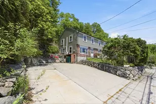 41 Mountain St, Woburn, MA 01801 - Photo 32