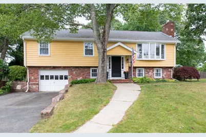 12 Brook Dr, Fairhaven, MA 02719 - Photo 1