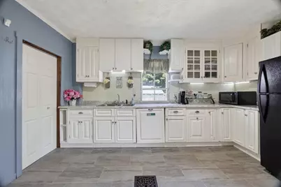 171 Bartlett St, Brockton, MA 02301 - Photo 8