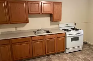 949 Hampden St, Holyoke, MA 01040 - Photo 4