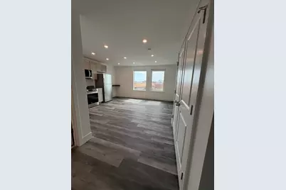 585 Essex St #817, Lynn, MA 01901 - Photo 2