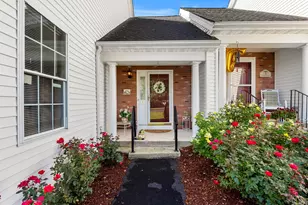 7 Nature View Dr, Uxbridge, MA 01569 - Photo 2