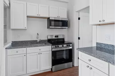 105 High St #3D, Holyoke, MA 01040 - Photo 4