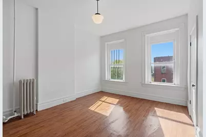 105 High St #3D, Holyoke, MA 01040 - Photo 2