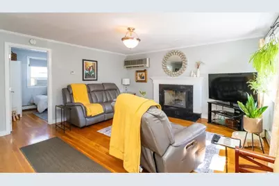 35 Rosaria St, Boston, MA 02122 - Photo 6