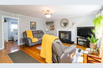 35 Rosaria St, Boston, MA 02122 - Photo 6
