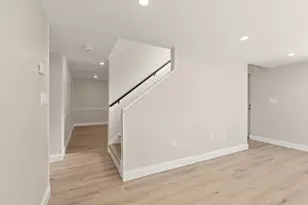 100 Pl Ln, Woburn, MA 01801 - Photo 8
