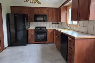 64 Woolley Ave, Somerset, MA 02726 - Photo 4