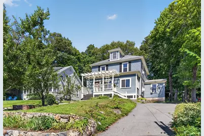 204 Parkview Ave, Lowell, MA 01852 - Photo 2
