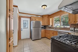 204 Parkview Ave, Lowell, MA 01852 - Photo 4