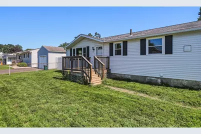 72 Artisan Street, Chicopee, MA 01013 - Photo 2