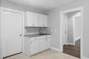 293 Clemente St, Holyoke, MA 01040 - Photo 4