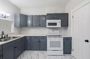44 Glen St, Holyoke, MA 01040 - Photo 14