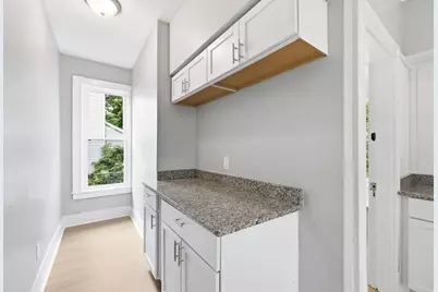 29 Yale St, Springfield, MA 01109 - Photo 8