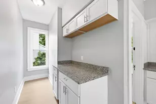 29 Yale St, Springfield, MA 01109 - Photo 8