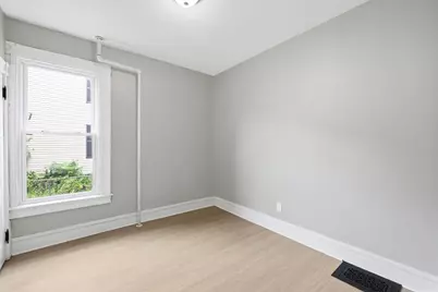 29 Yale St, Springfield, MA 01109 - Photo 12