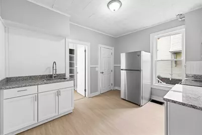 29 Yale St, Springfield, MA 01109 - Photo 6