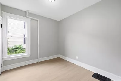 29 Yale St, Springfield, MA 01109 - Photo 12