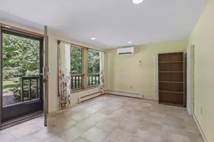 15 Ladyslipper Cir, Amherst, MA 01002 - Photo 4