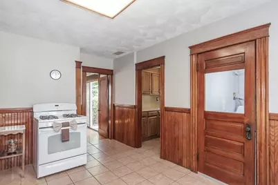 242 Beacon St, Lowell, MA 01850 - Photo 8