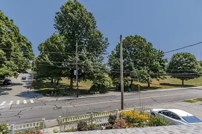 242 Beacon St, Lowell, MA 01850 - Photo 40
