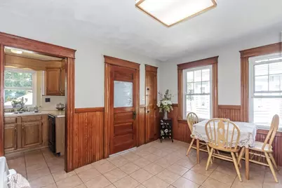 242 Beacon St, Lowell, MA 01850 - Photo 6
