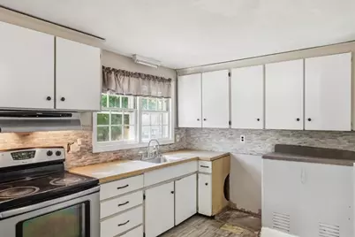 529 Howard St, Brockton, MA 02302 - Photo 8