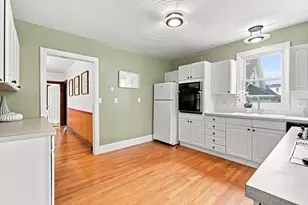 13 Welsh St, Malden, MA 02148 - Photo 4