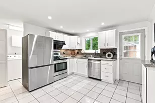 10 Freeman St, North Attleboro, MA 02763 - Photo 2