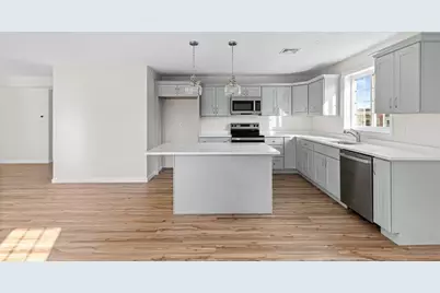 393 Court St #5, Plymouth, MA 02360 - Photo 2
