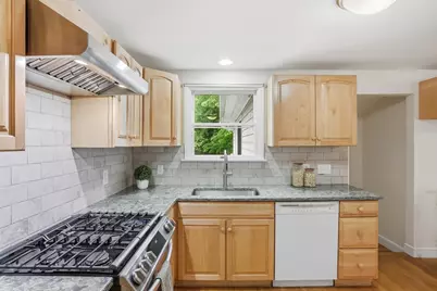 6 Hillcrest Rd, Bedford, MA 01730 - Photo 6